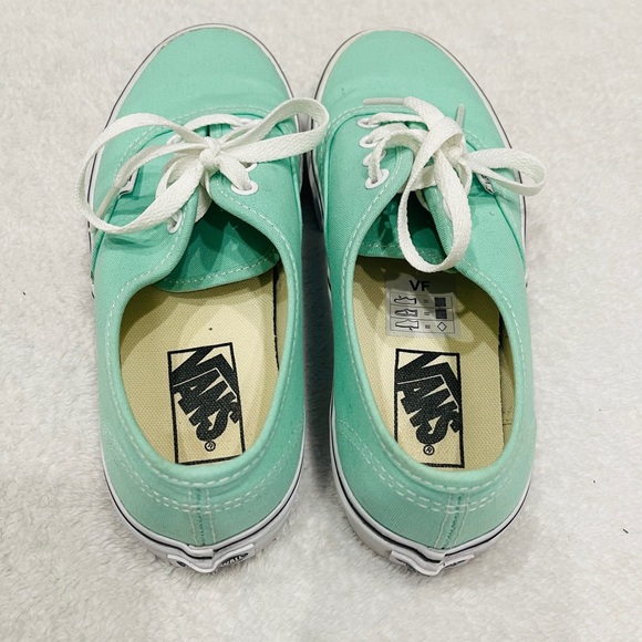 Vans - Picture 2 of 4